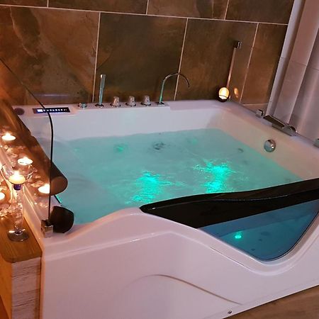 Love Room Jaccuzi Puisserguier Exterior foto