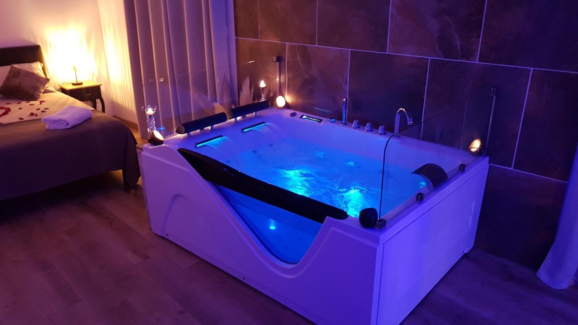 Love Room Jaccuzi Puisserguier Exterior foto