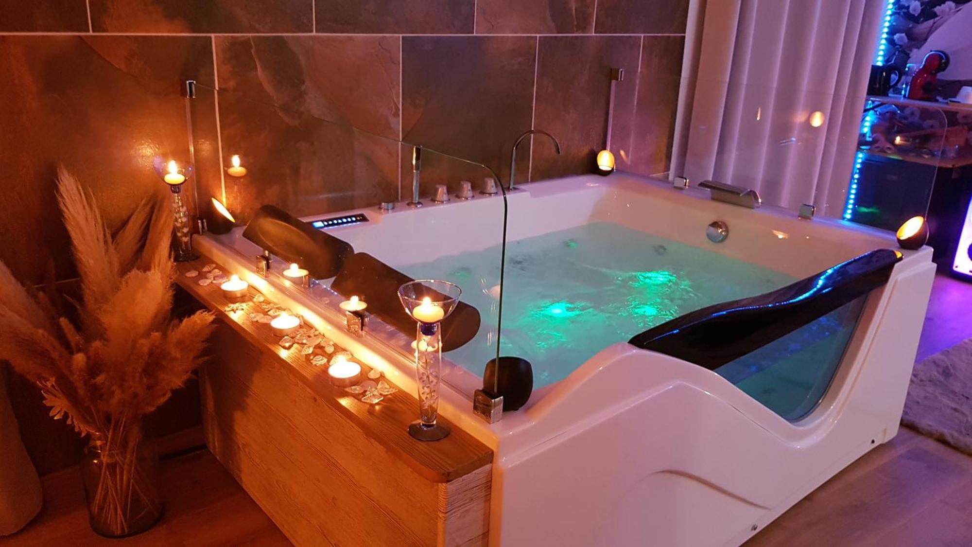 Love Room Jaccuzi Puisserguier Exterior foto