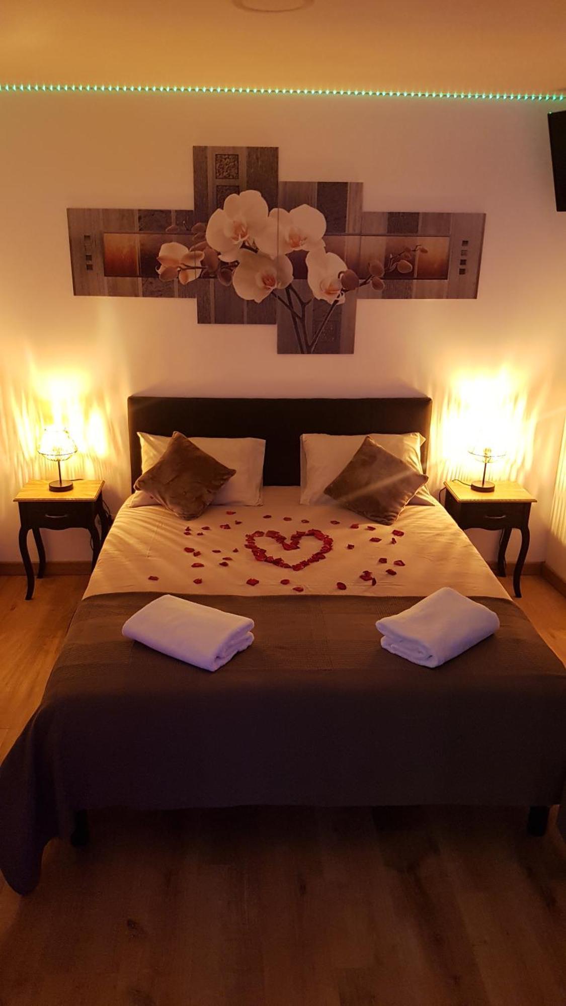 Love Room Jaccuzi Puisserguier Exterior foto